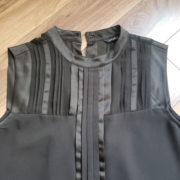 Guess by Marciano "Evie" Pleated Top - Picture 4 of 6